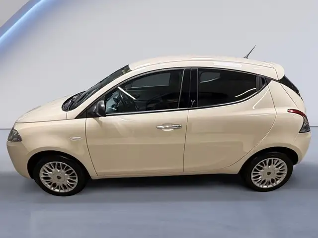 Lancia Ypsilon view 7