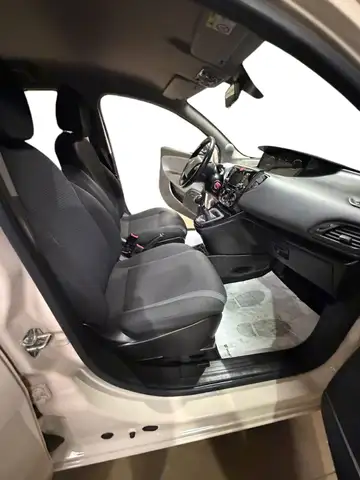 Lancia Ypsilon view 14