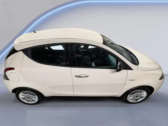 Lancia Ypsilon view 5
