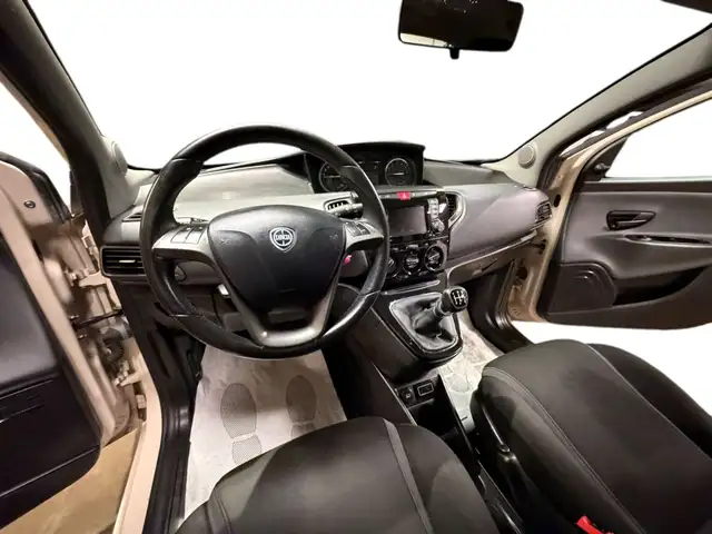 Lancia Ypsilon view 26