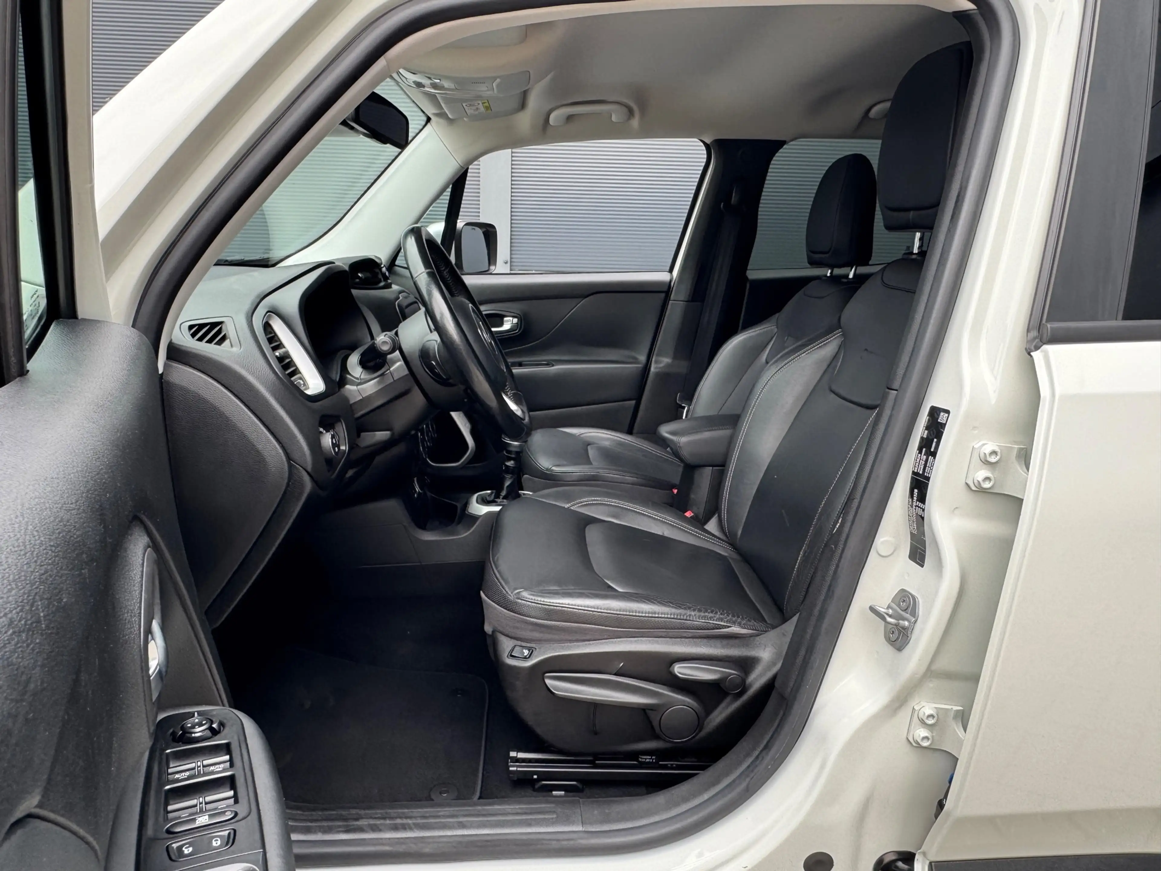 Jeep Renegade 1.4 MultiAir Limited Leder, Navi — photo 10