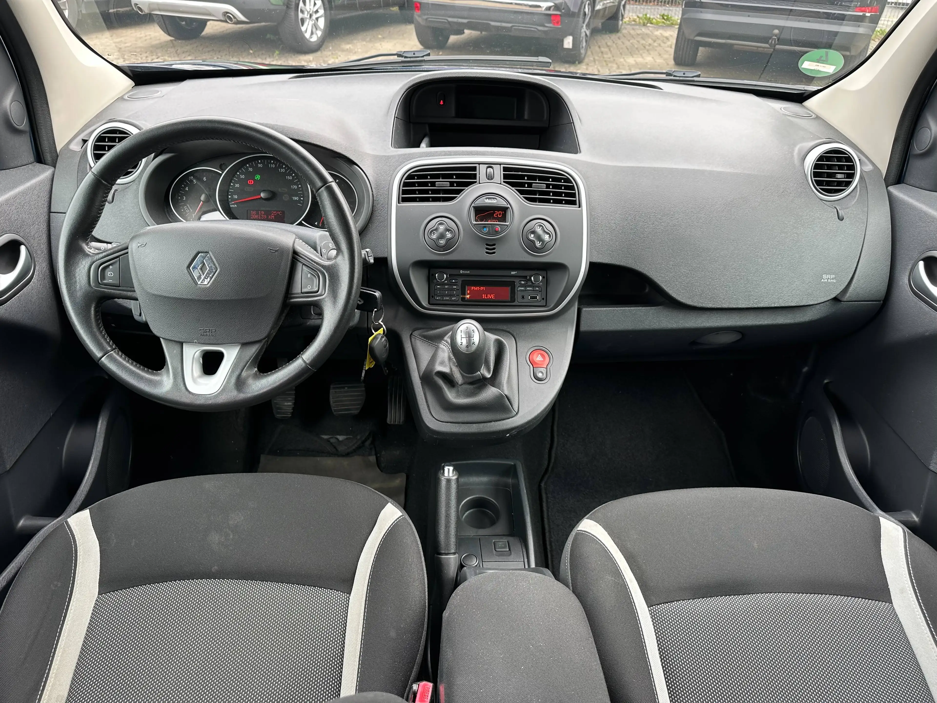 Renault Kangoo 1.5 dCi Limited+2.HAND+KLIMATRONIK+2 X SCHIEBETÜR+PDC+AHK+TÜV:NEU — photo 7