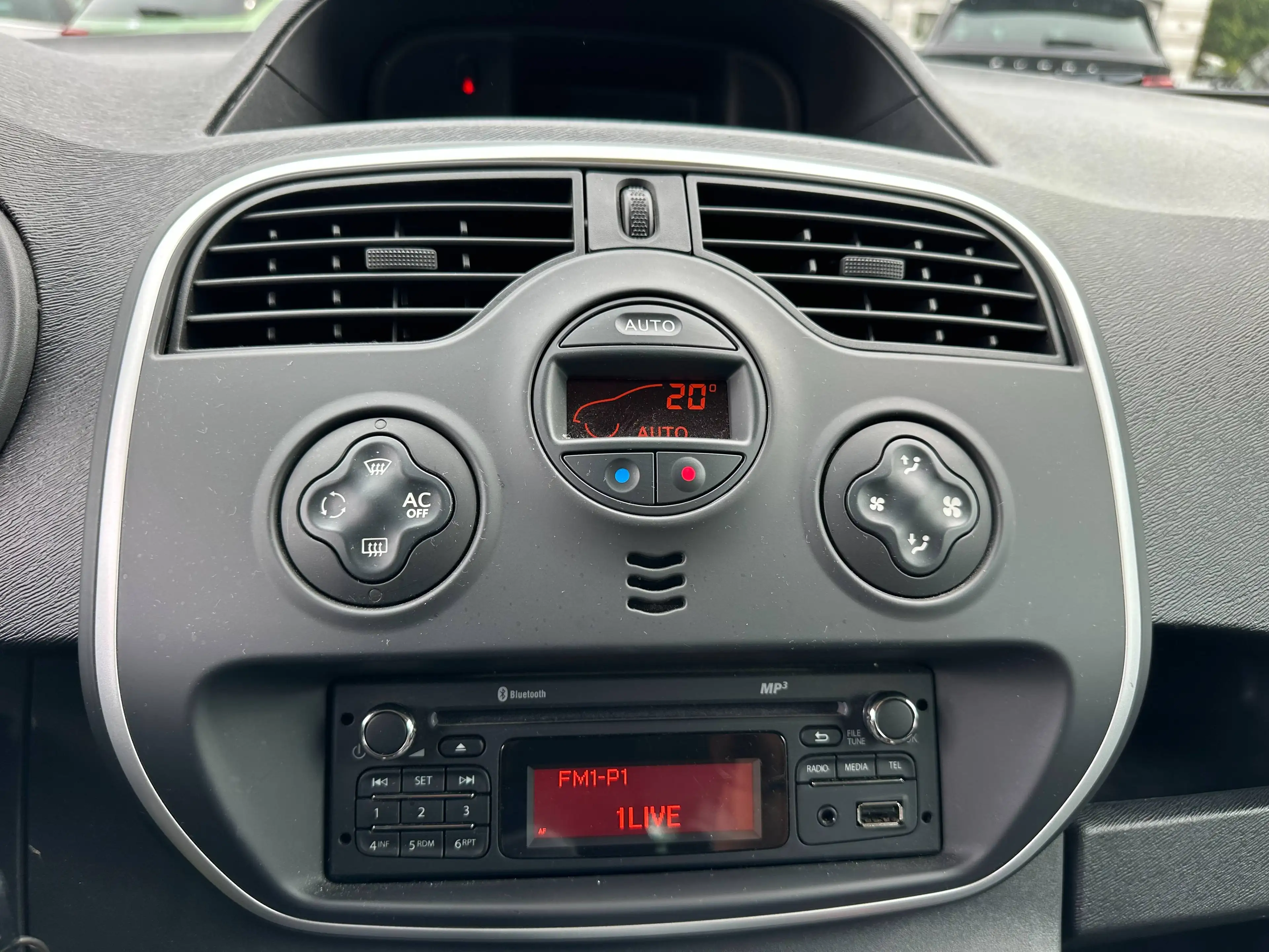 Renault Kangoo 1.5 dCi Limited+2.HAND+KLIMATRONIK+2 X SCHIEBETÜR+PDC+AHK+TÜV:NEU — photo 6