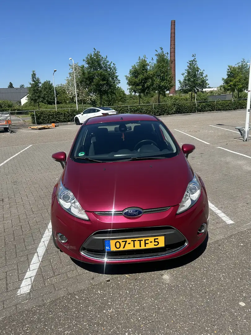 Ford Fiesta 1.25 Titanium Rood - 1