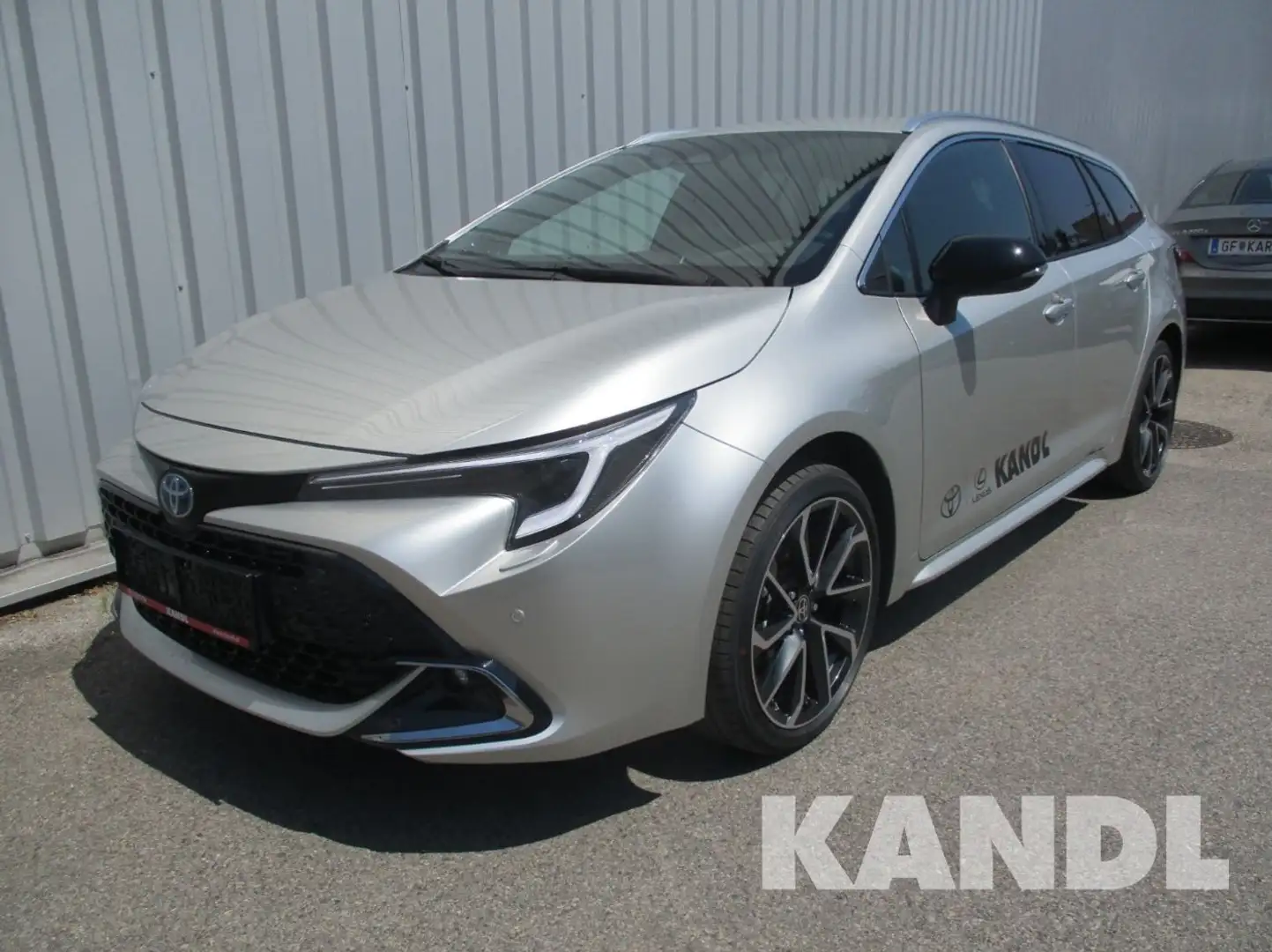 Toyota Corolla Touring Sports 2.0  Lounge ACC+LED+Navi Silber - 1