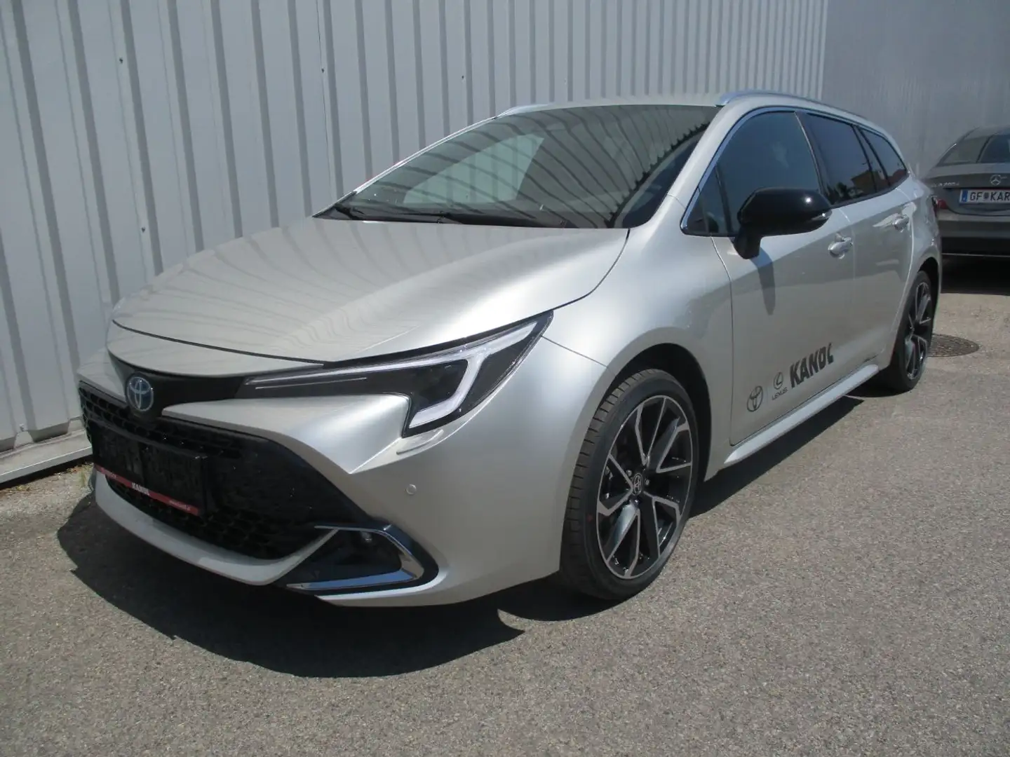 Toyota Corolla Touring Sports 2.0  Lounge ACC+LED+Navi Silber - 2