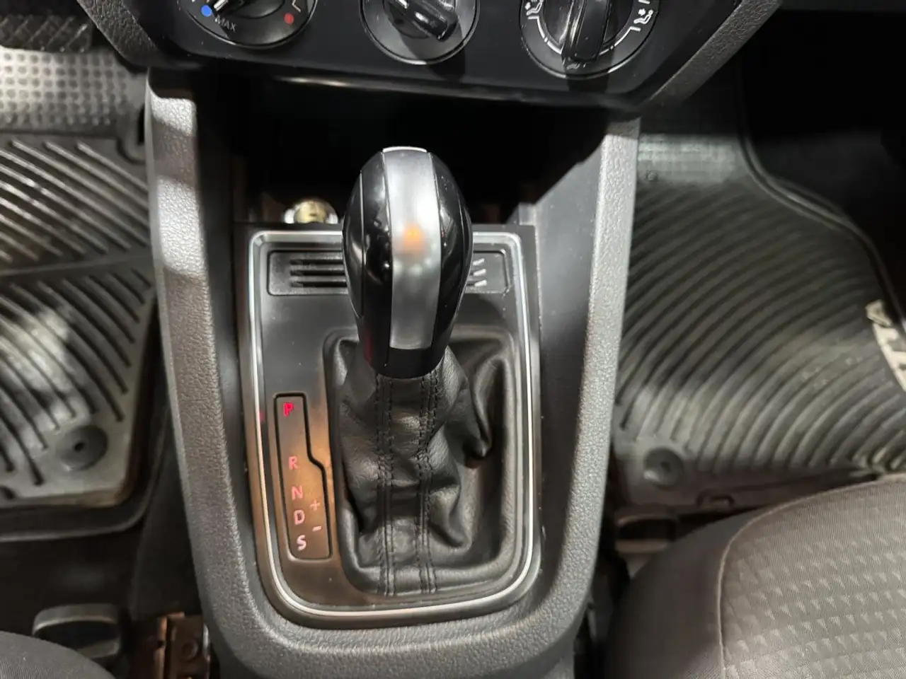Volkswagen Jetta снимка Volkswagen Jetta