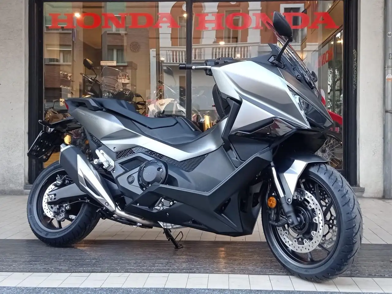Honda Forza 750
