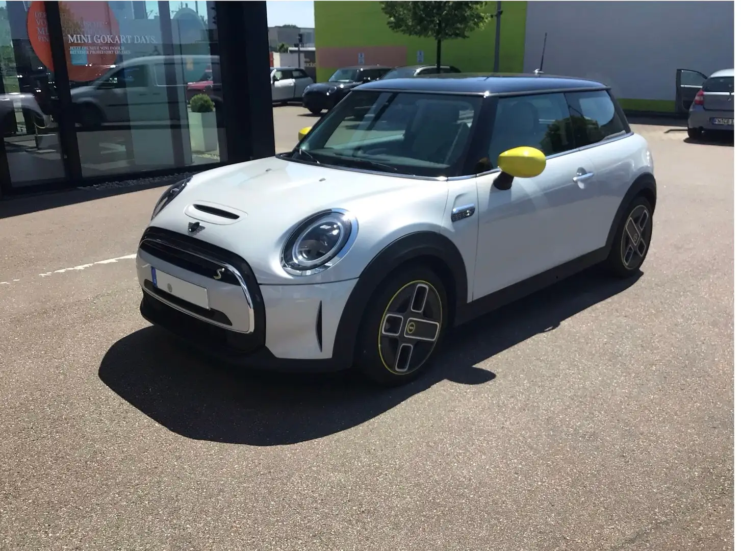 MINI Cooper SE Mini Cooper SE Trim M Stříbrná - 1