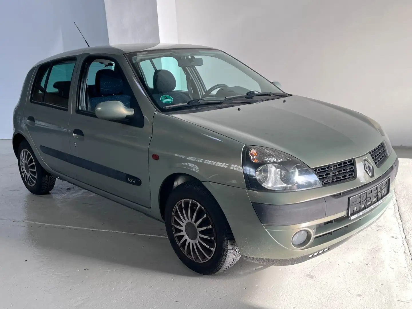 Renault Clio 1.2 16V Grün - 2