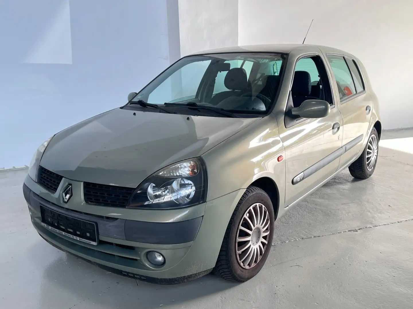 Renault Clio 1.2 16V Grün - 1