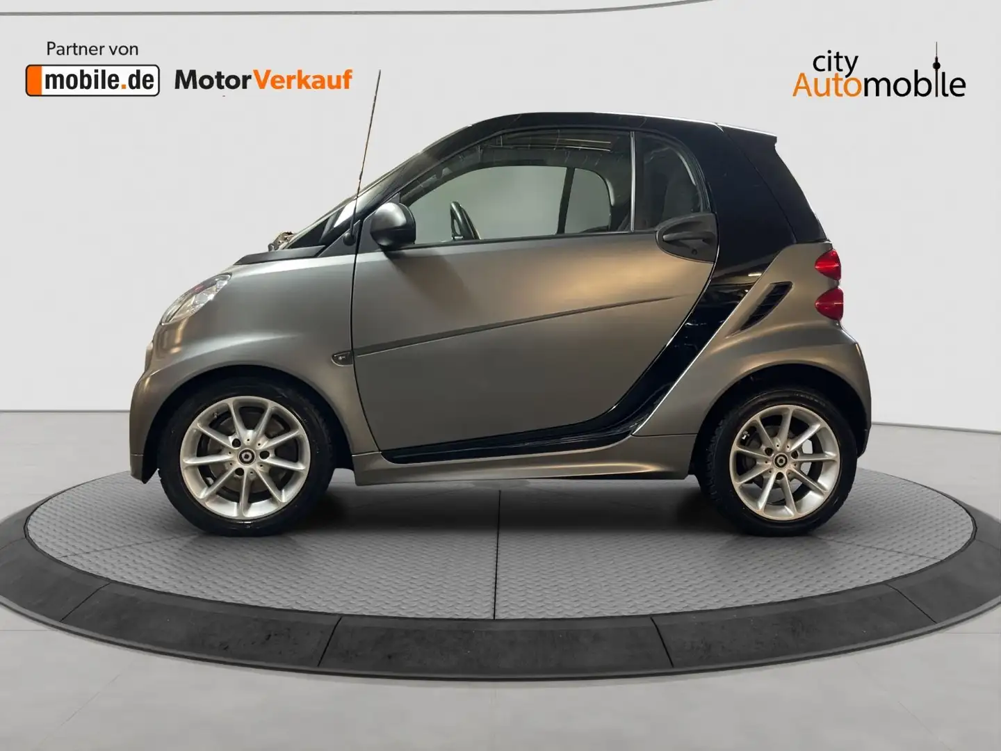 smart forTwo coupe Micro Hybrid/Tempomat/Pano-Dach/SHZ Grau - 2