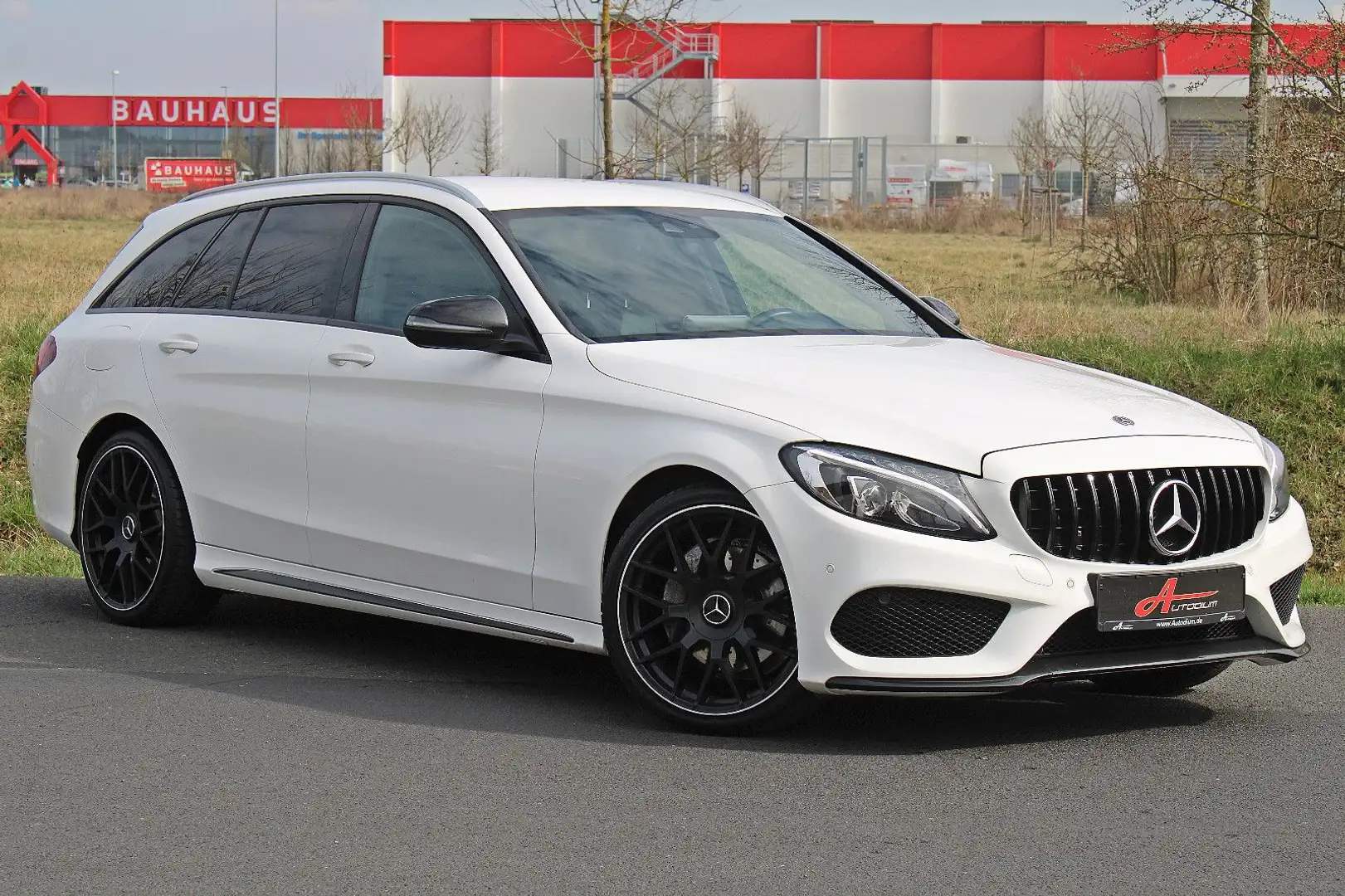 Mercedes-Benz C 220 d 9G AMG-Line/Night/Kamera/Comand/Leder/19 Weiß - 2