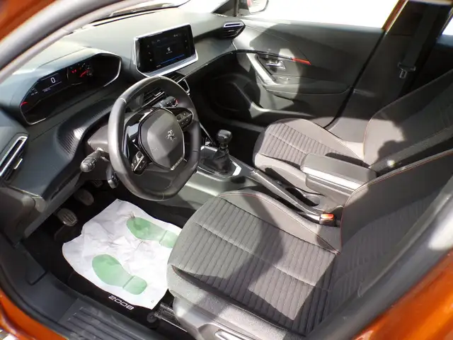 Peugeot 2008 view 10
