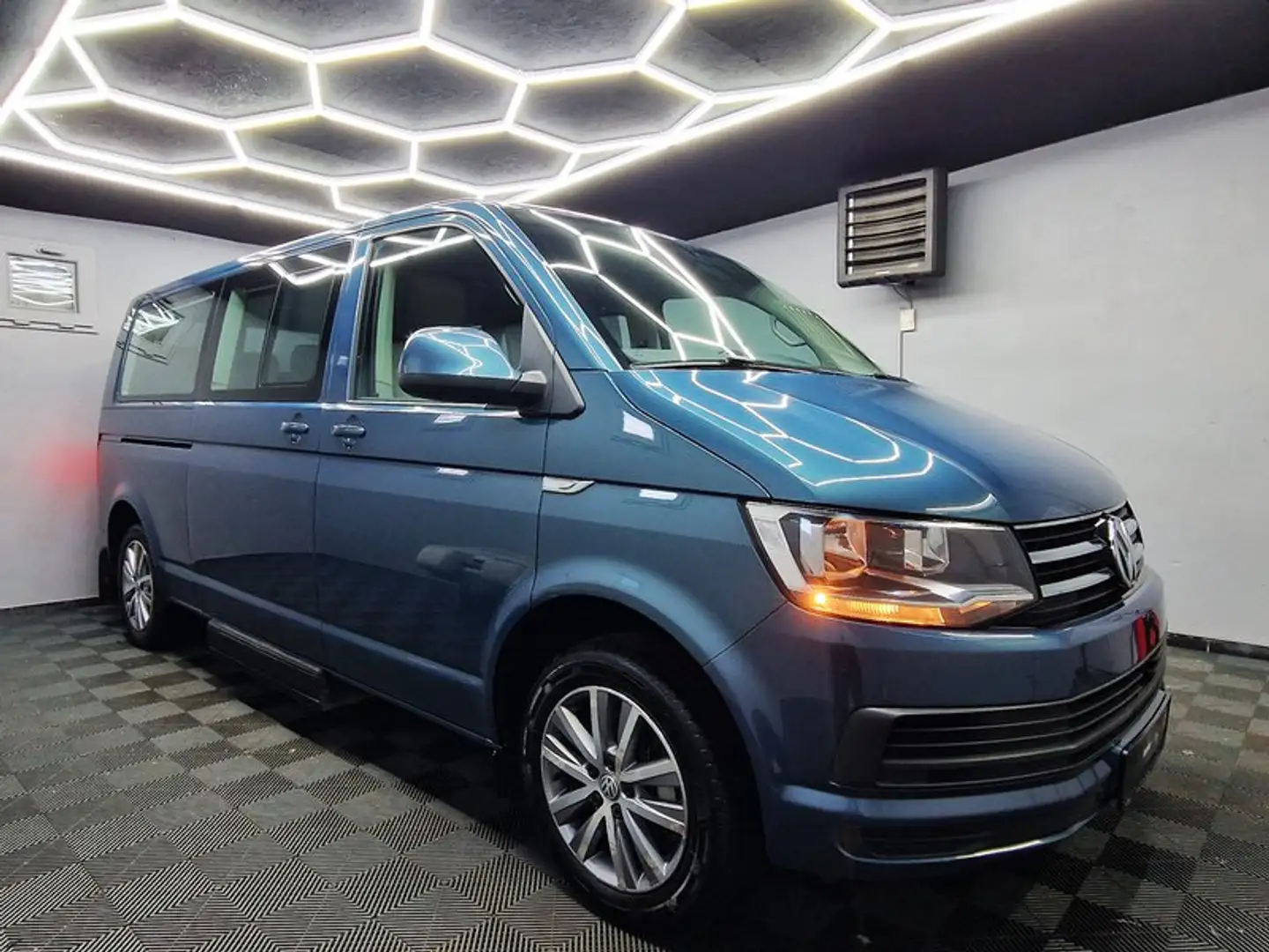 Volkswagen T6 Caravelle lang 2.0 TDI BEHINDERTENGERECHT|AUTOM|STHZ Zöld - 2