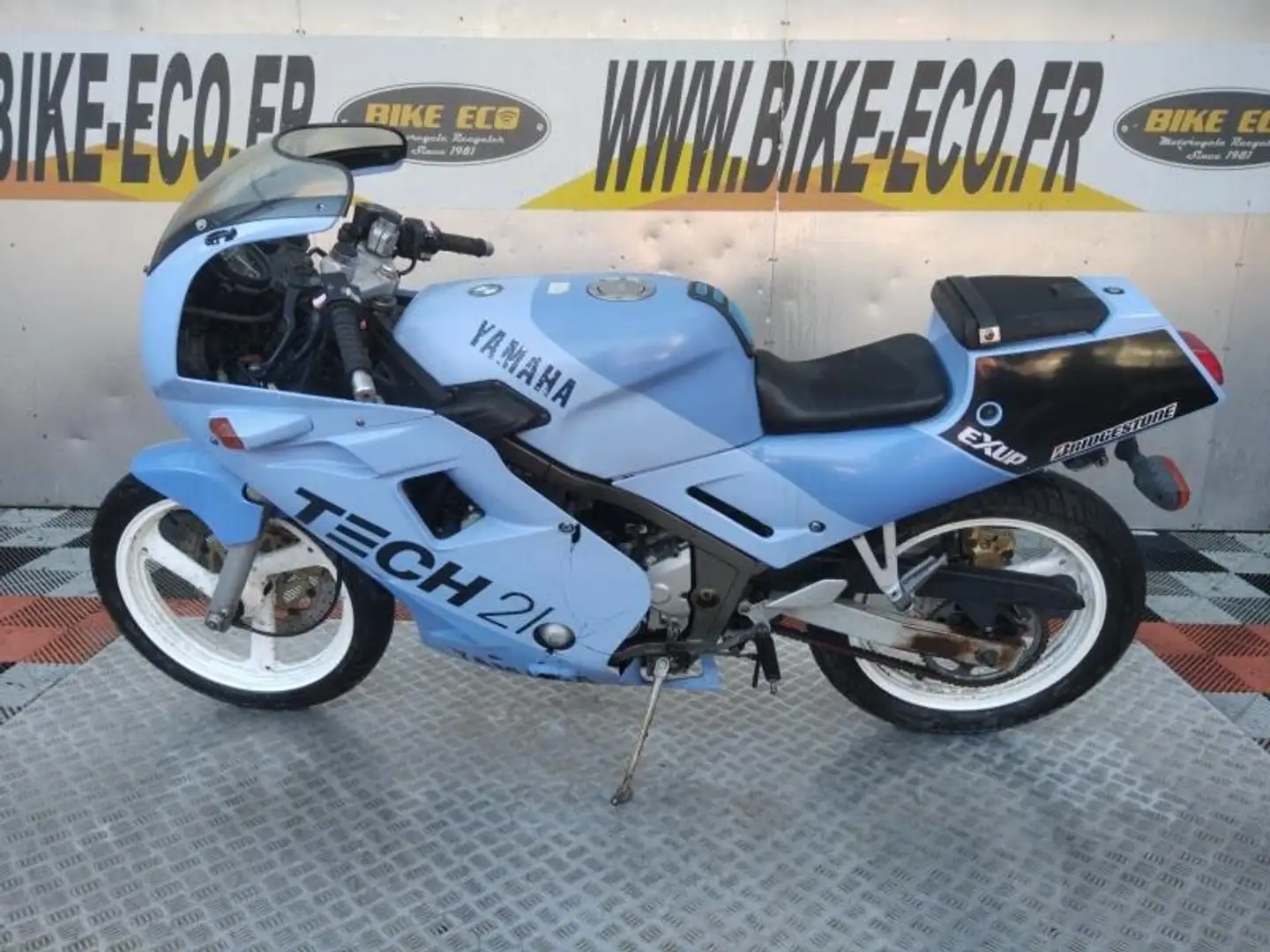 Yamaha FZR 250 Blauw - 2