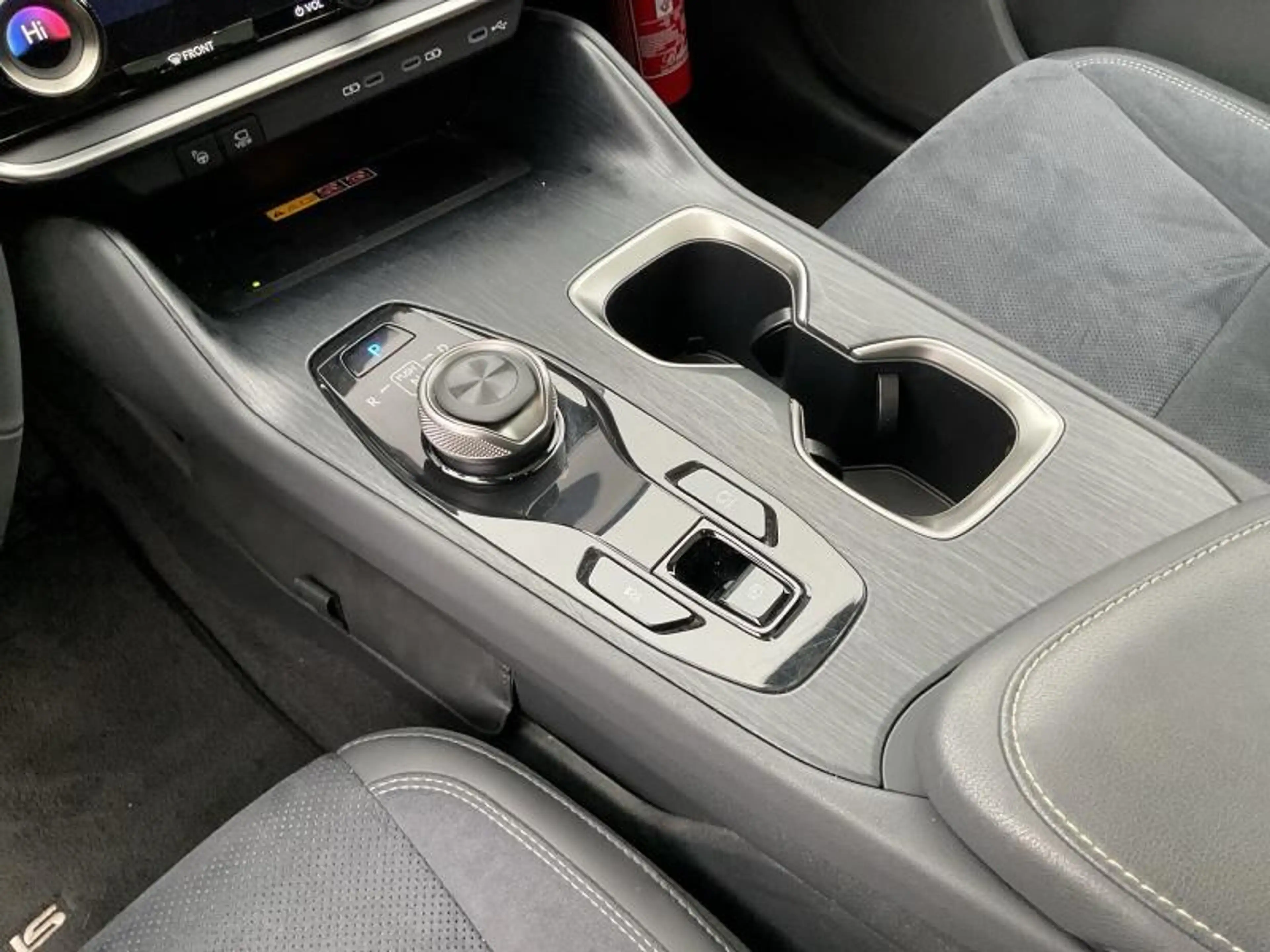 Lexus RZ 313hp EV AWD Privilege L | pano | head up | mark l — photo 22