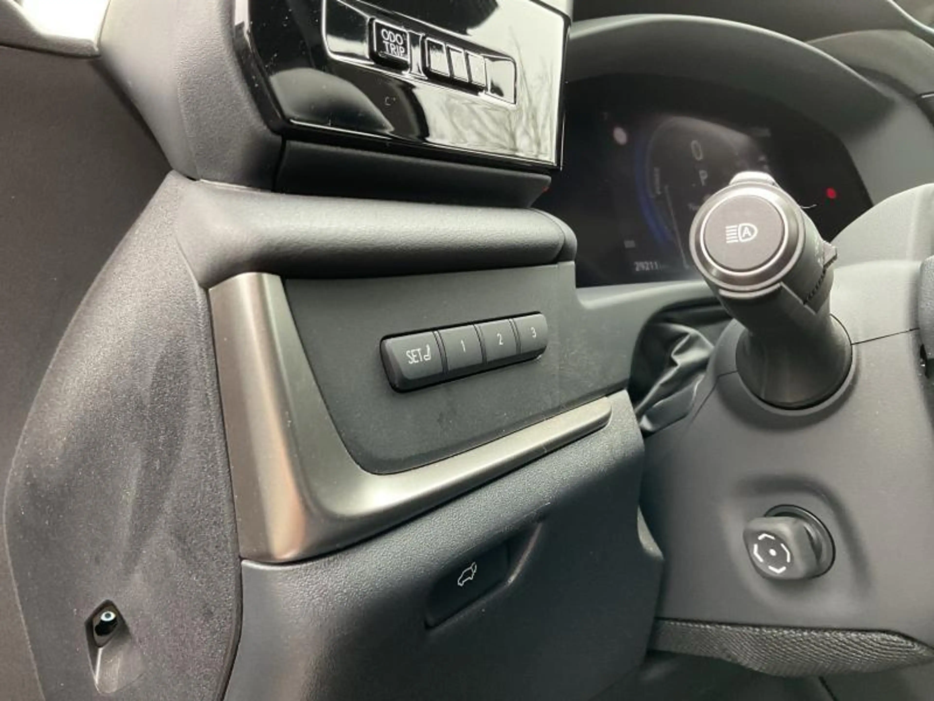 Lexus RZ 313hp EV AWD Privilege L | pano | head up | mark l — photo 19