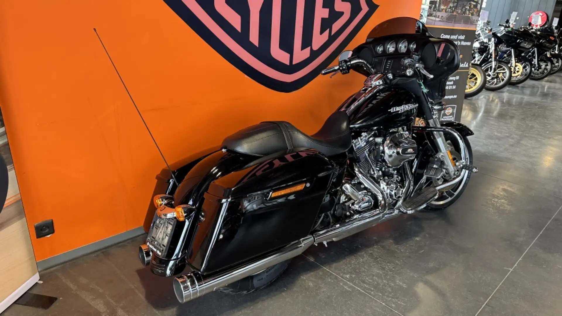Harley-Davidson Tour Glide Street Noir - 2