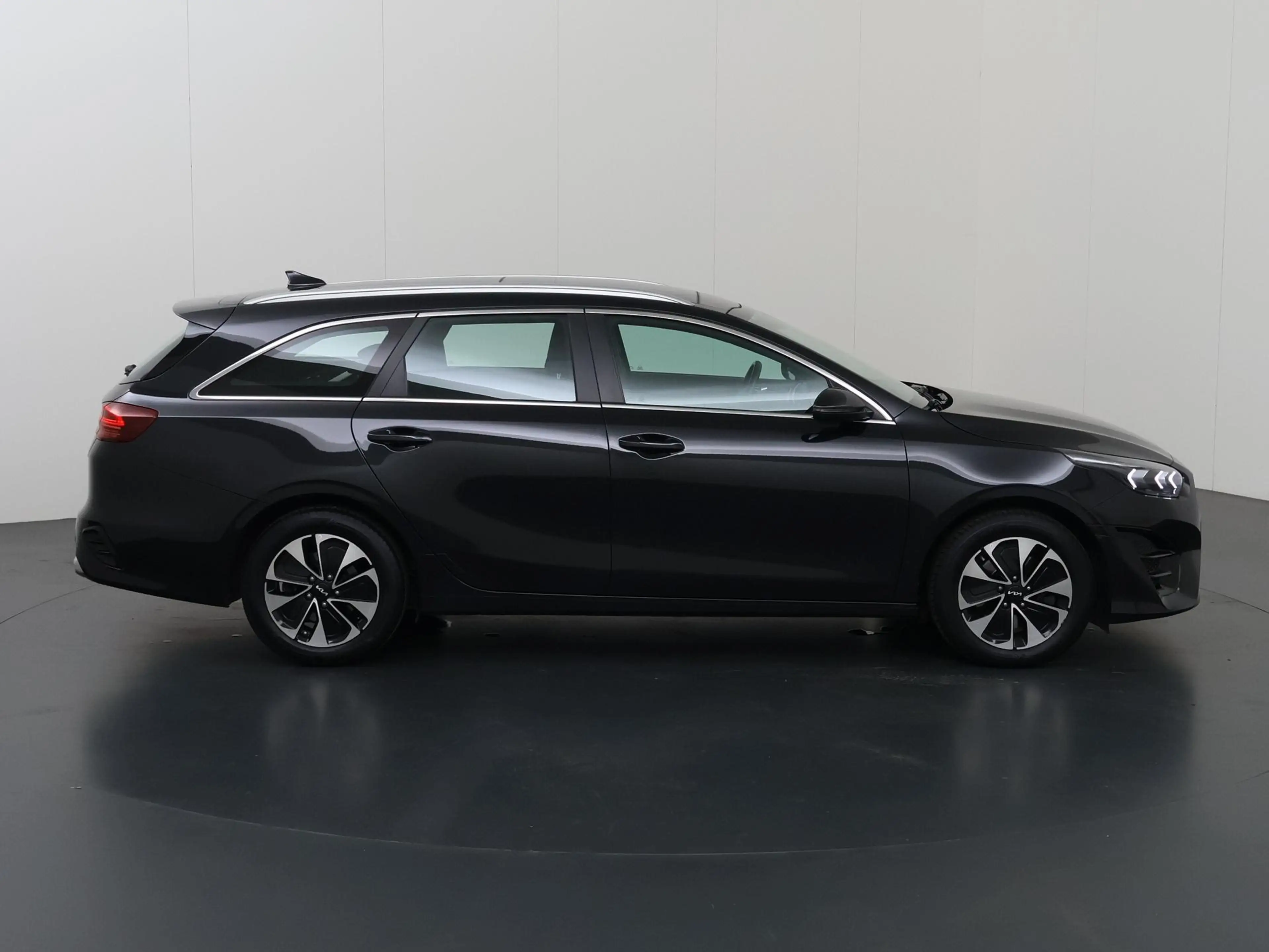 Kia Ceed SW / cee'd SW Sportswagon 1.6 GDI PHEV DynamicPlusLine | Trekhaa — photo 6