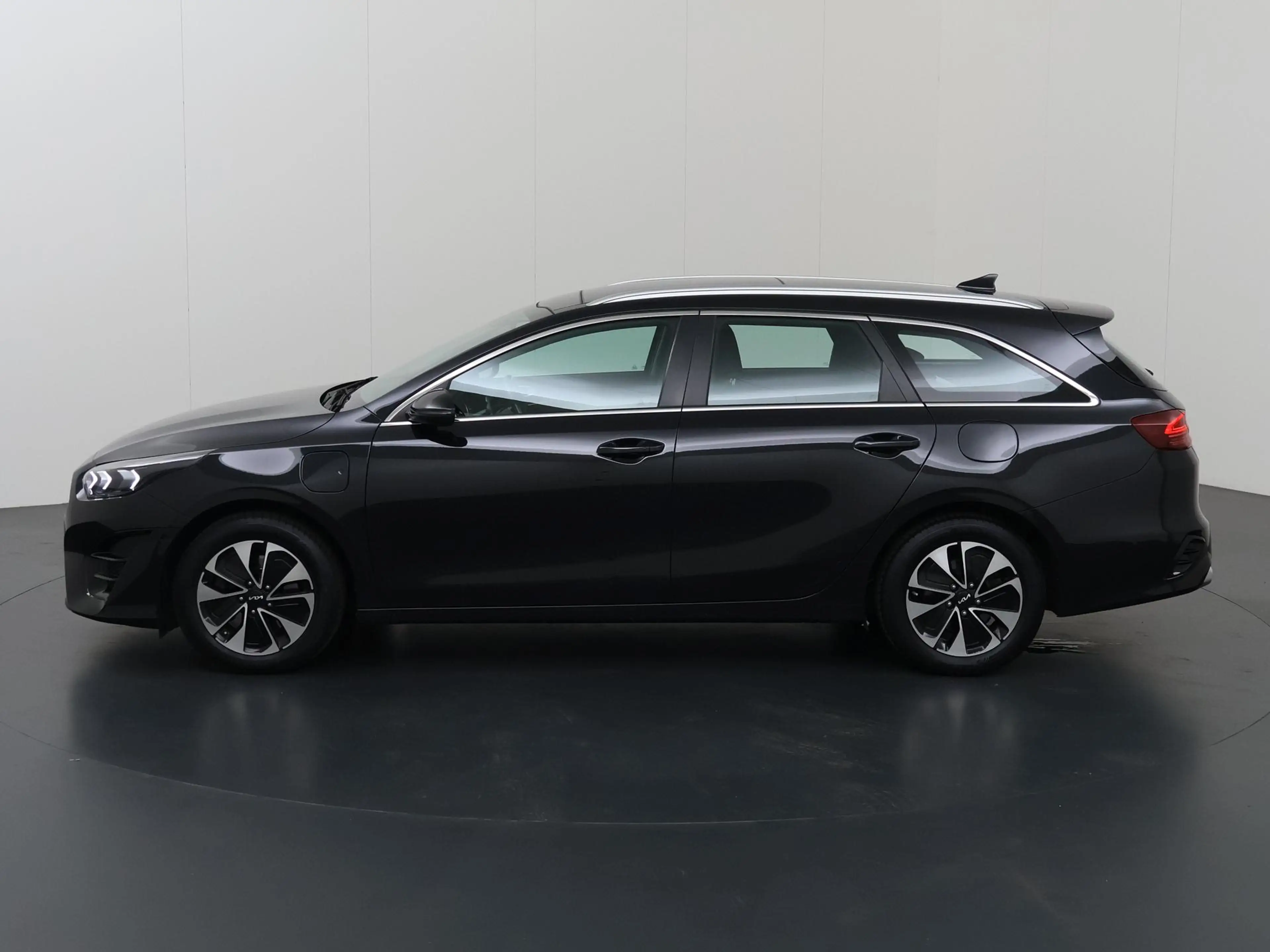Kia Ceed SW / cee'd SW Sportswagon 1.6 GDI PHEV DynamicPlusLine | Trekhaa — photo 5