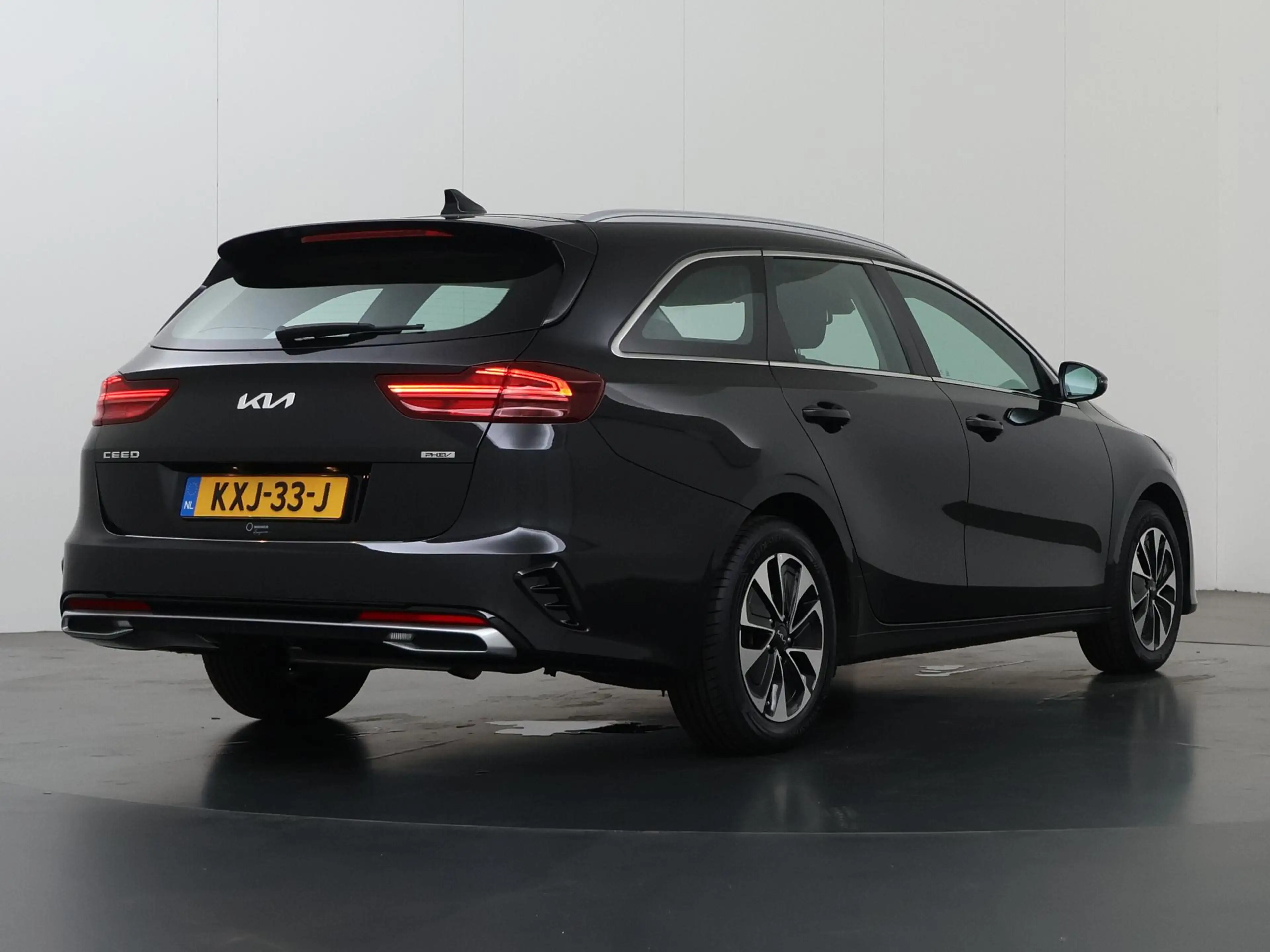 Kia Ceed SW / cee'd SW Sportswagon 1.6 GDI PHEV DynamicPlusLine | Trekhaa — photo 2
