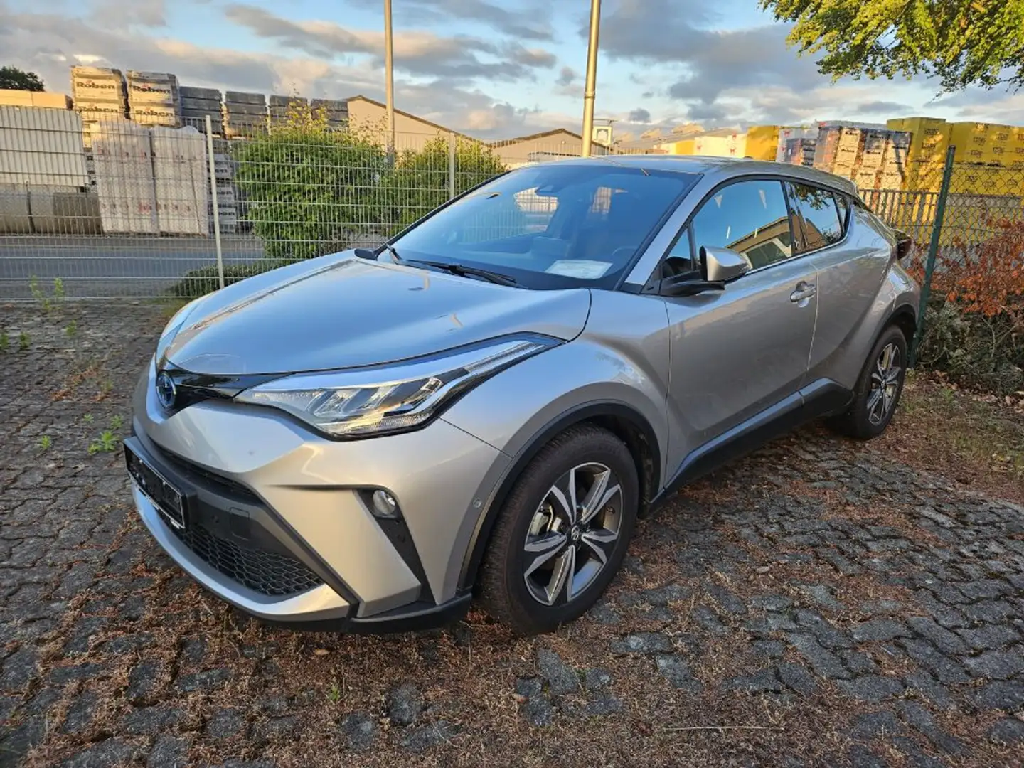 Toyota C-HR Hybrid Team Deutschland Silber - 1