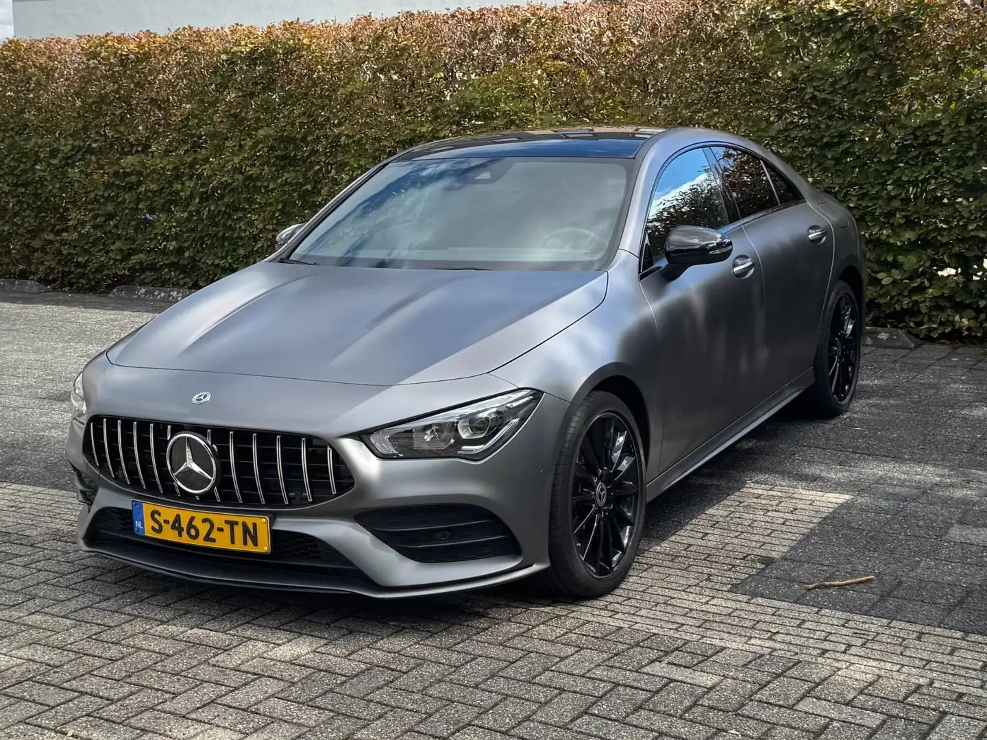 Mercedes-Benz CLA 250 e AMG Line Grau - 2