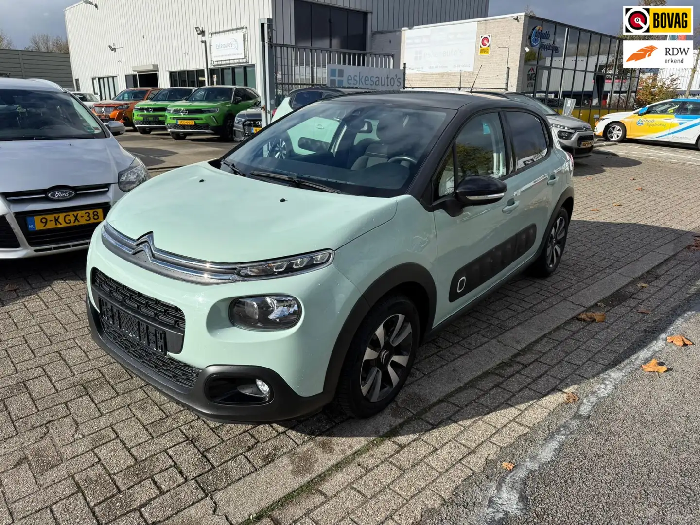 Citroen C3 1.2 PureTech Feel Panodak, Trekhaak,Navi, 12 mnd G Groen - 1