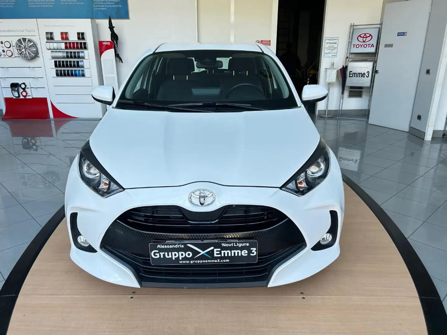 Toyota Yaris 1.0 5 porte Active Bianco - 1