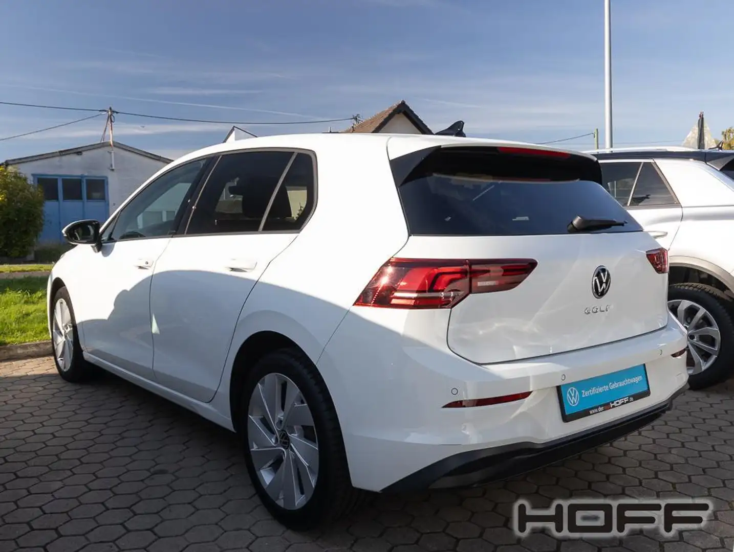 Volkswagen Golf VIII 1.5 TSI Life APP Panorama LED Sitzheizung Wit - 2