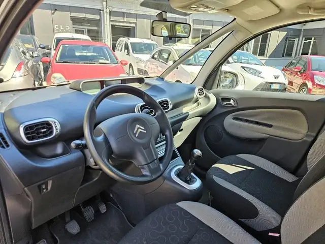 Citroen C3 Picasso view 5