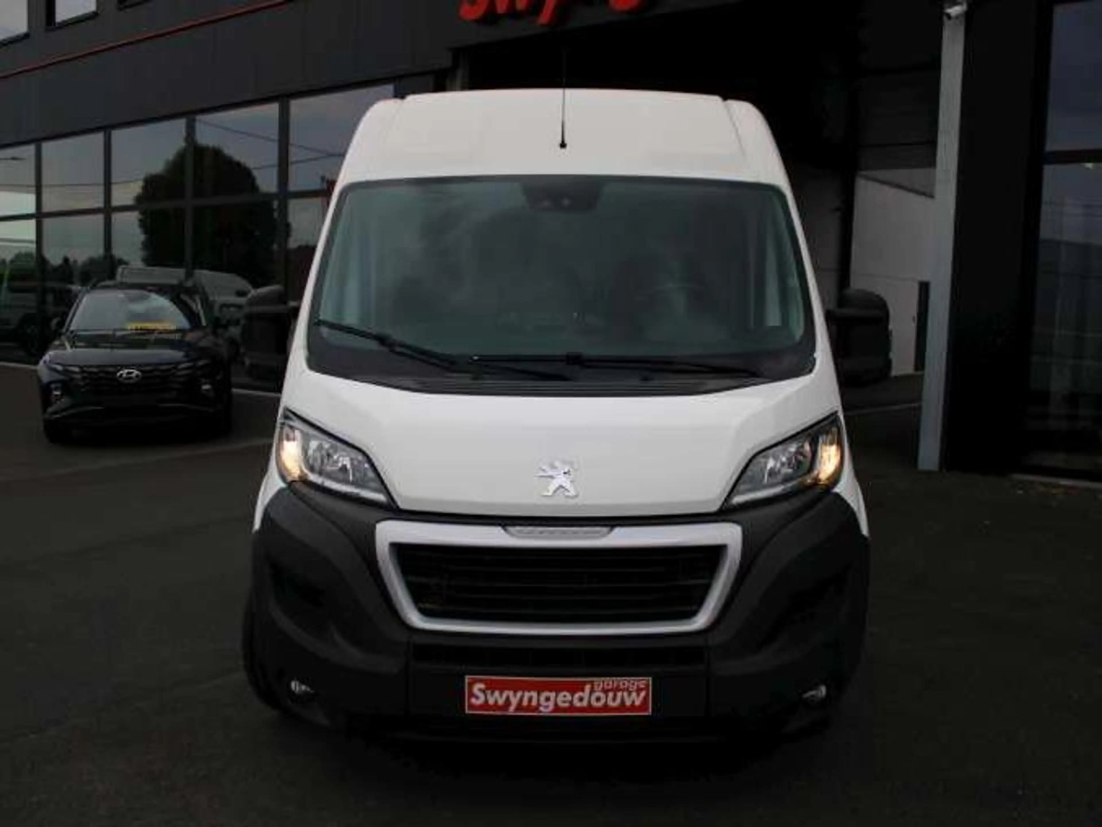 Peugeot Boxer 2.2 BlueHDi L3H2 airco,navi,trekhaak,140 PK — photo 2