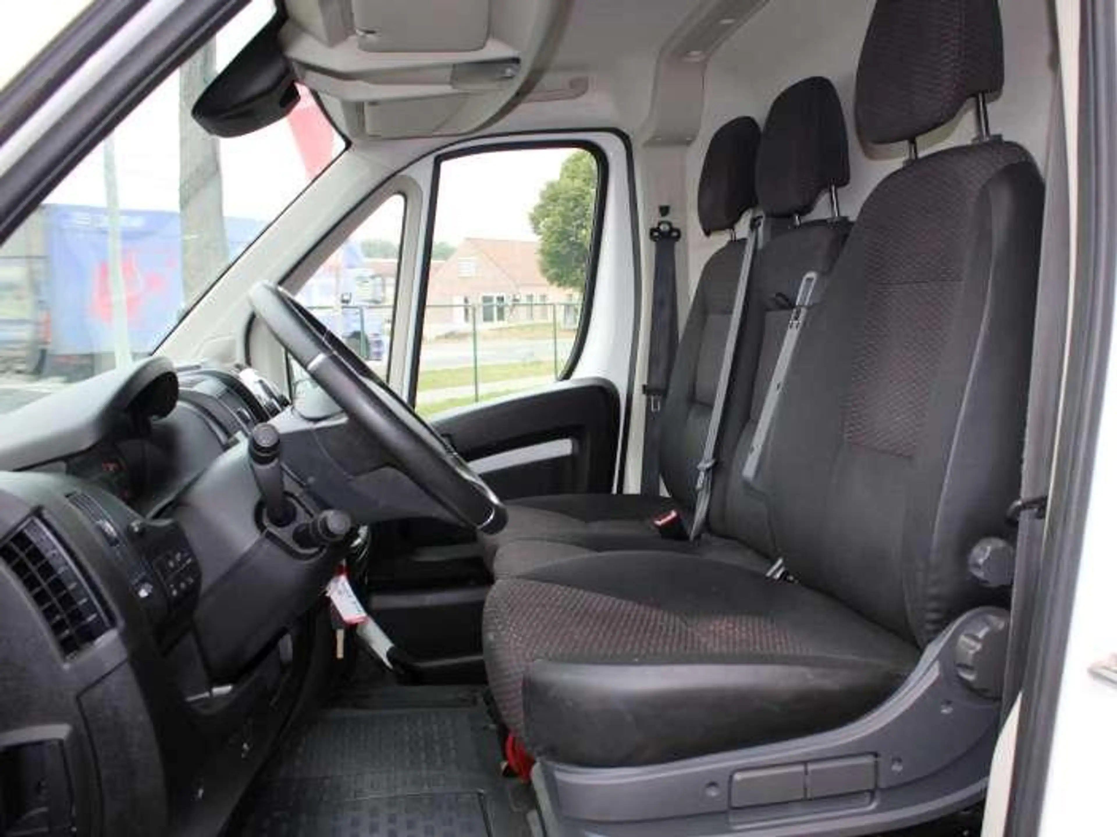 Peugeot Boxer 2.2 BlueHDi L3H2 airco,navi,trekhaak,140 PK — photo 8