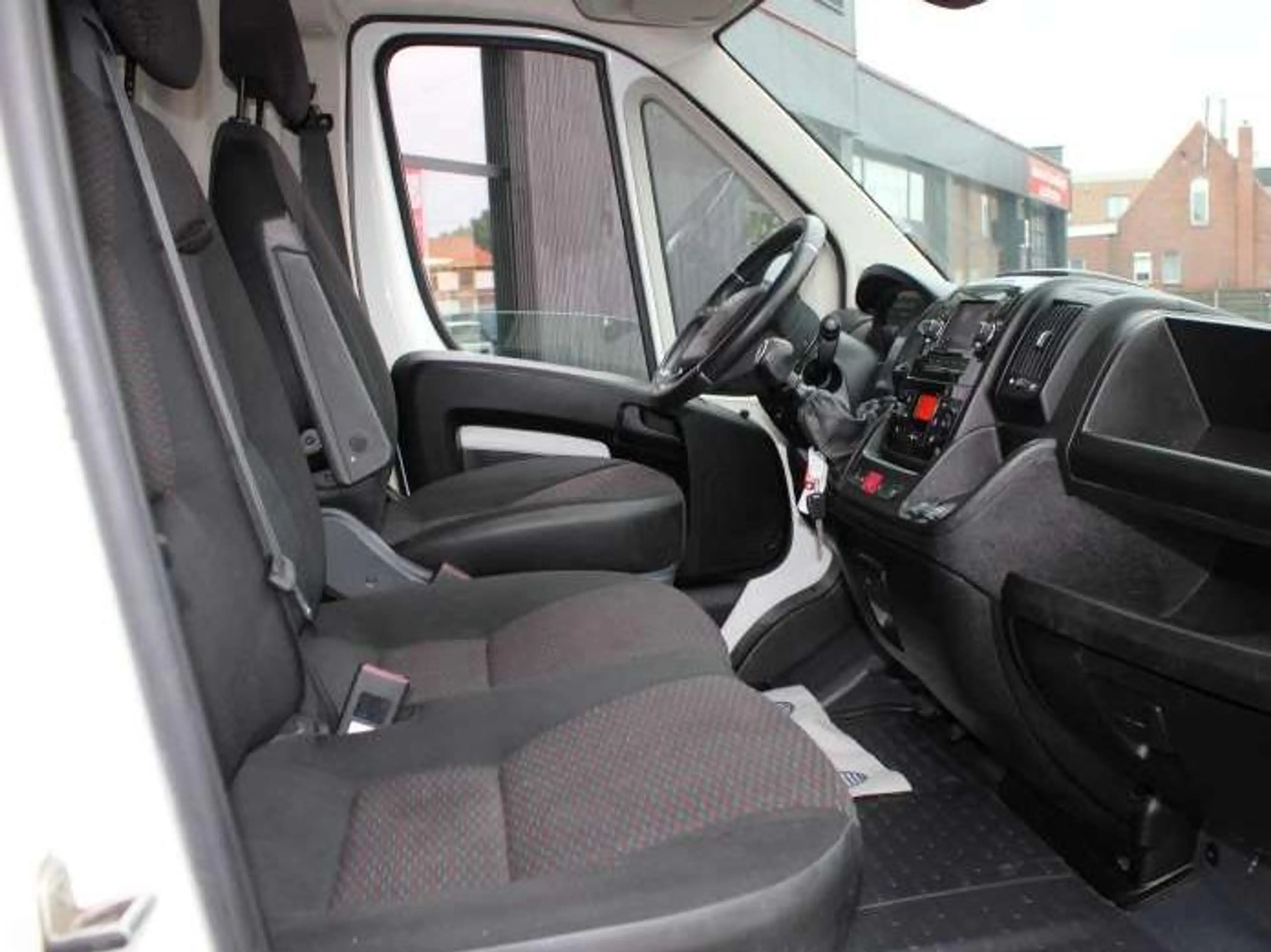 Peugeot Boxer 2.2 BlueHDi L3H2 airco,navi,trekhaak,140 PK — photo 11
