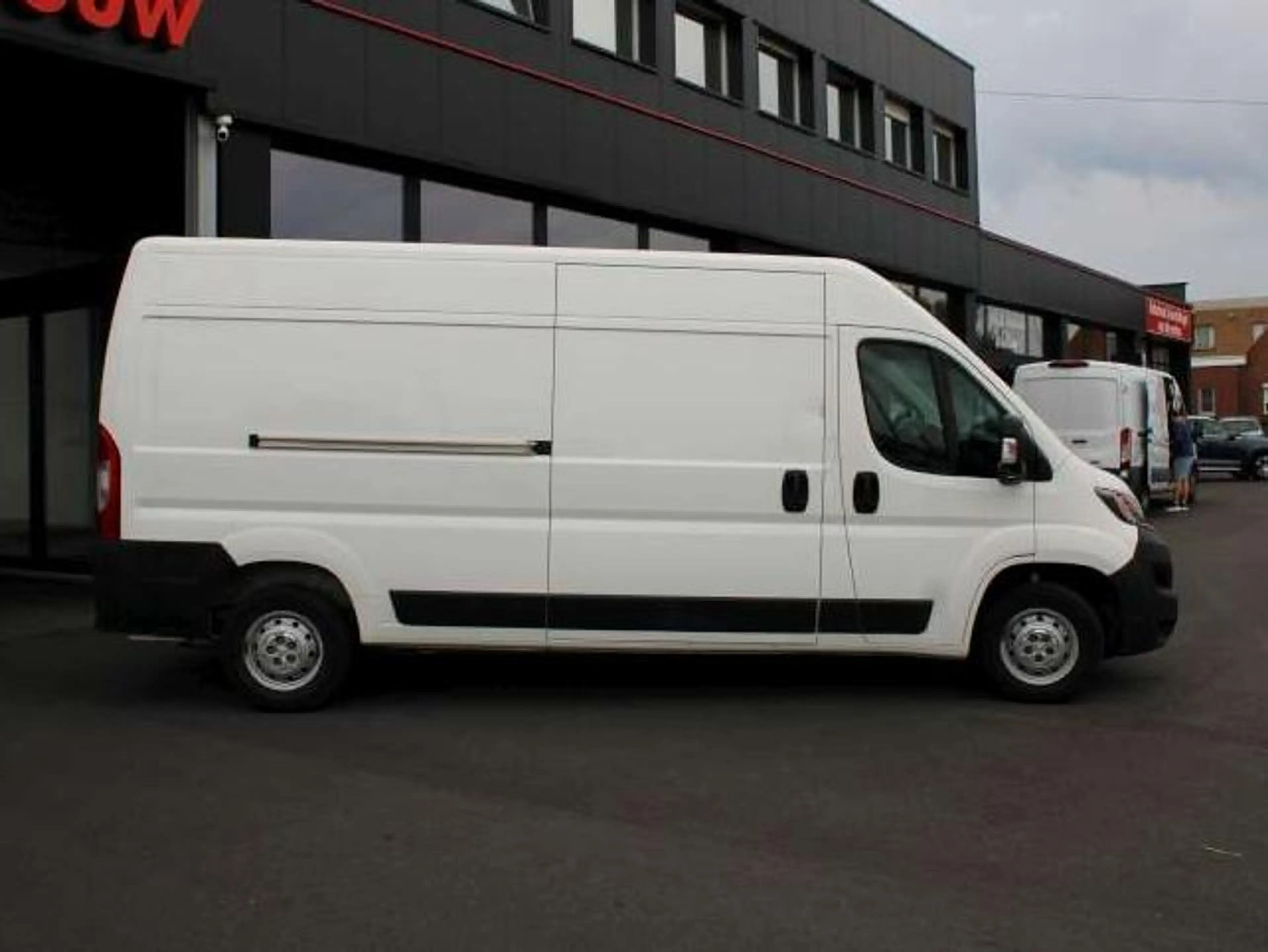 Peugeot Boxer 2.2 BlueHDi L3H2 airco,navi,trekhaak,140 PK — photo 4