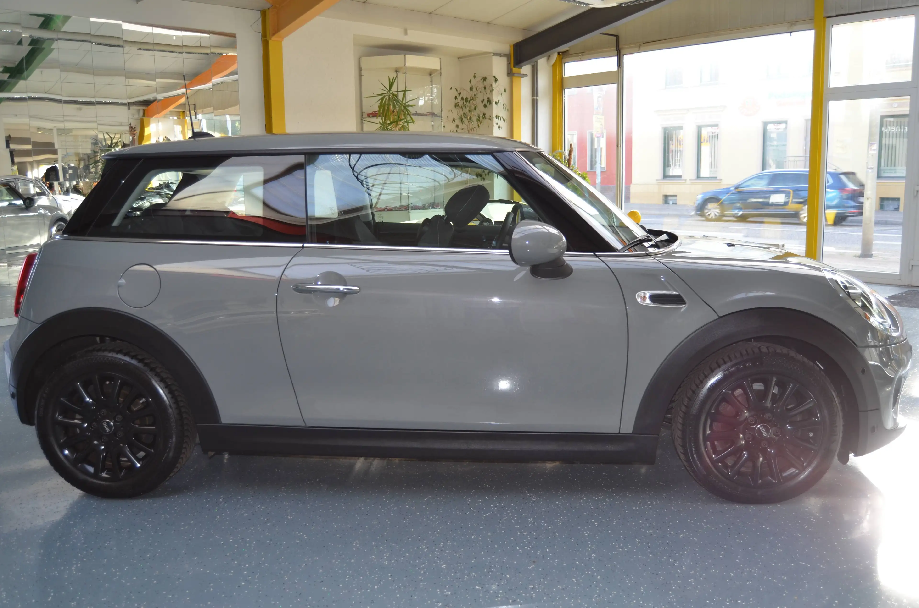 MINI One D One D sehr gepflegt facelift LED 12 Monate Garantie — photo 9