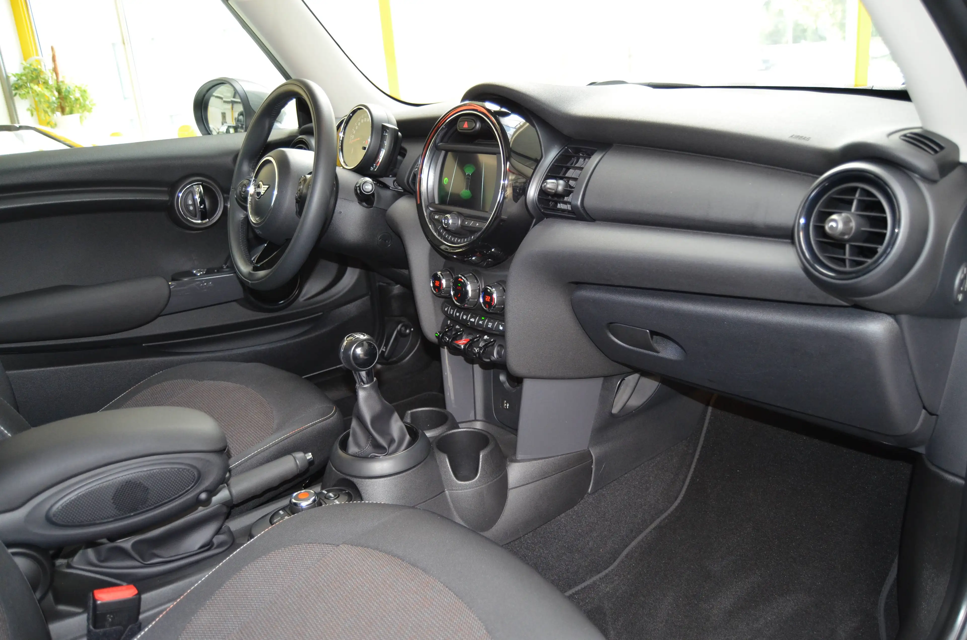 MINI One D One D sehr gepflegt facelift LED 12 Monate Garantie — photo 13