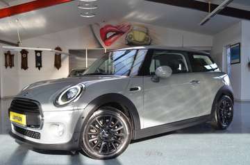 One D sehr gepflegt facelift LED 12 Monate Garantie