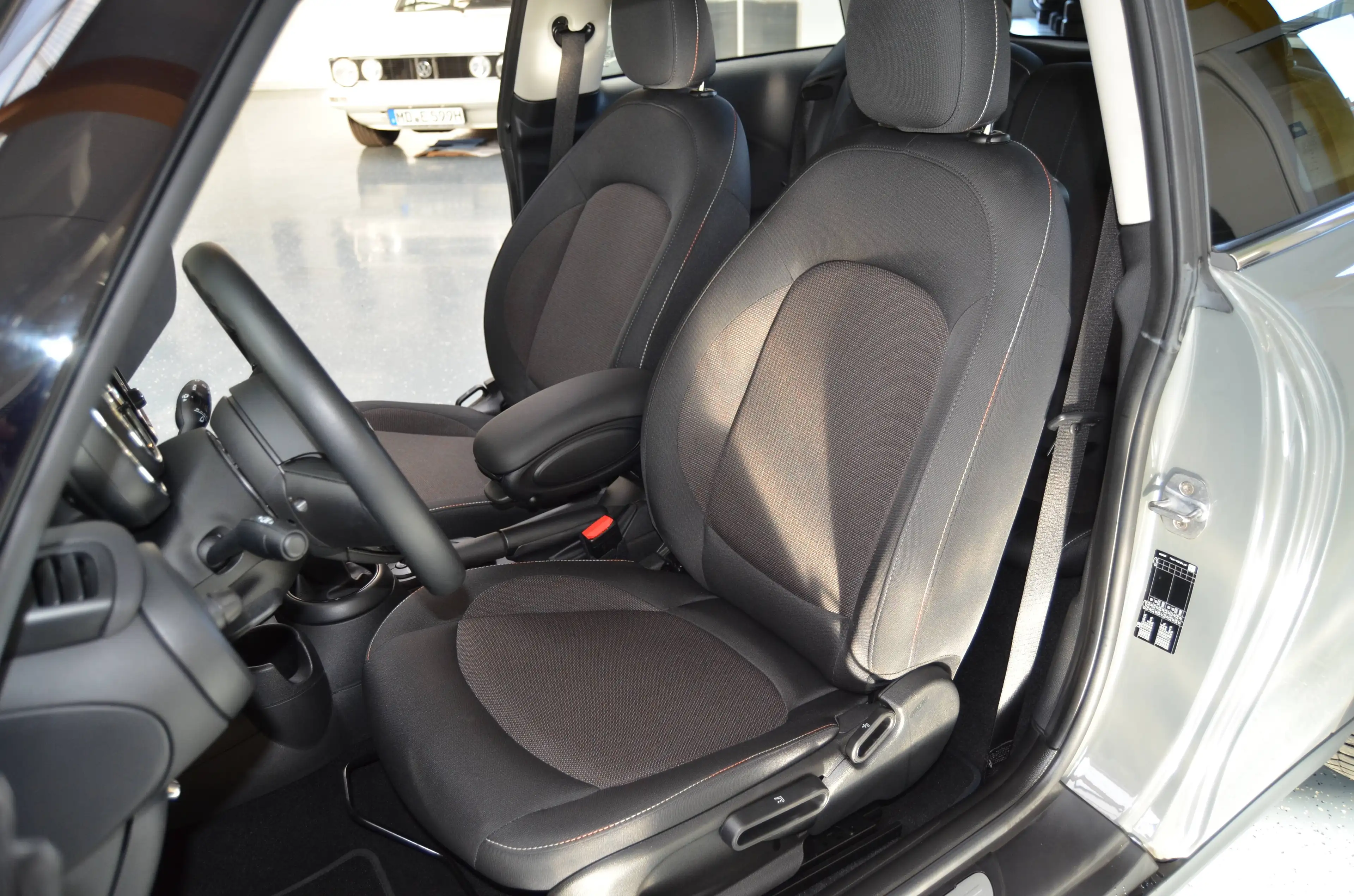MINI One D One D sehr gepflegt facelift LED 12 Monate Garantie — photo 14