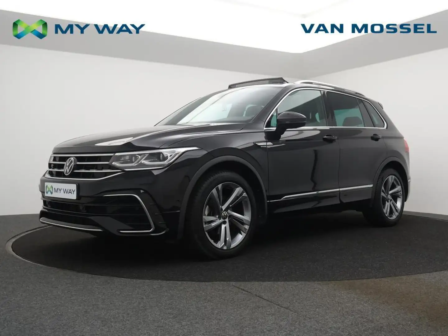 Volkswagen Tiguan Tiguan R-Line Business Premium 1.5TSI 150PK *AUTOMAAT*TREKHAAK*FULL LED*NAVI*APP CONNECT*ADAPTIVE CRUISE*BLTH*DIGITAL DAS Zwart - 1