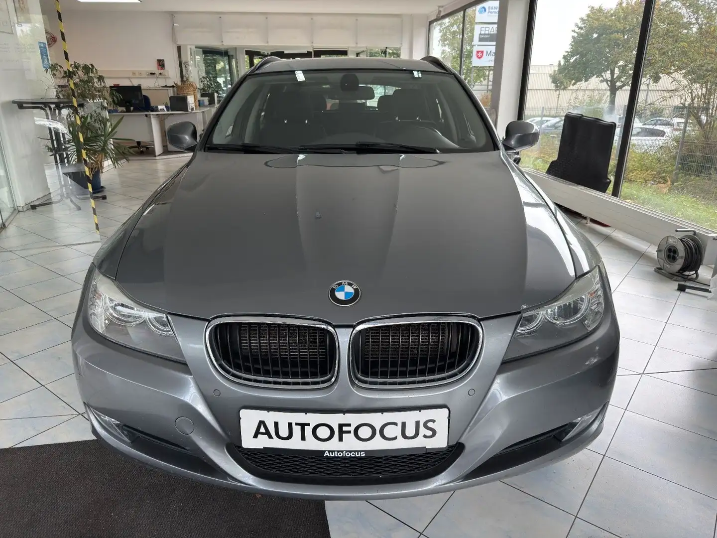 BMW 318 i Touring*Service NEU Gris - 2