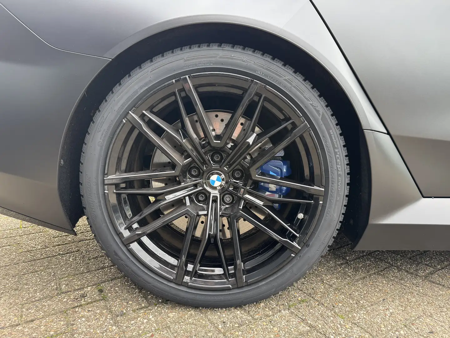 BMW M5 Sedan 727 Pk Carbon Pack B&W Geventileerde Stoelen Grau - 2