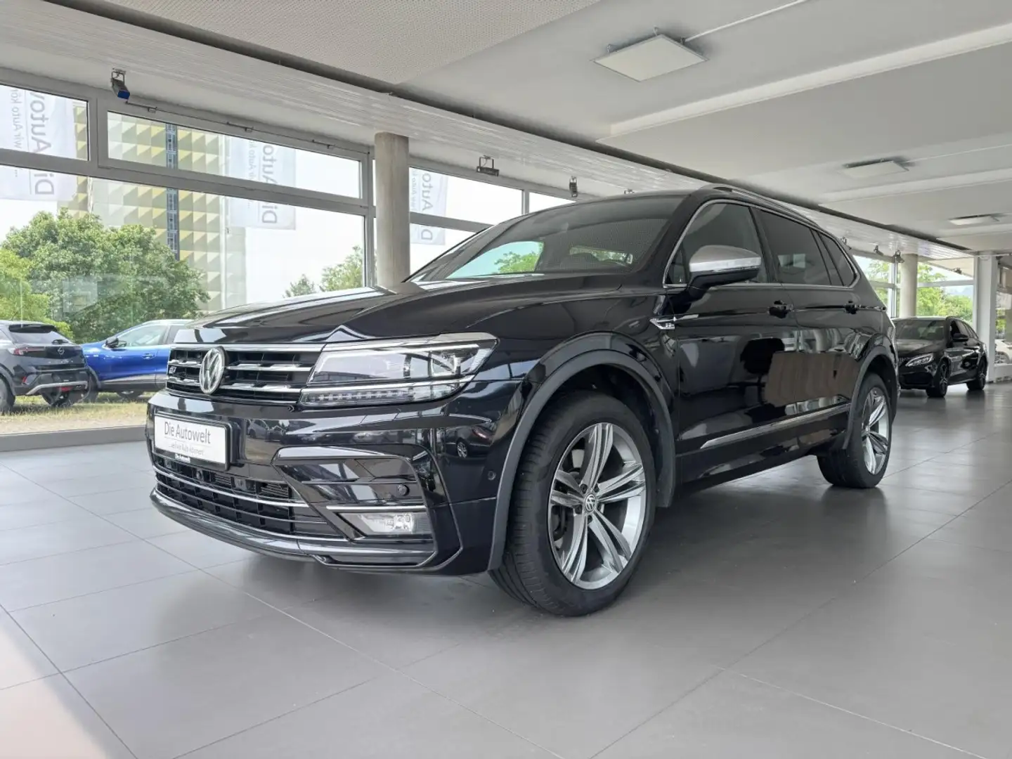 Volkswagen Tiguan Allspace High 4Mo 2.0 TDI DSG 2x R-LINE Schwarz - 2