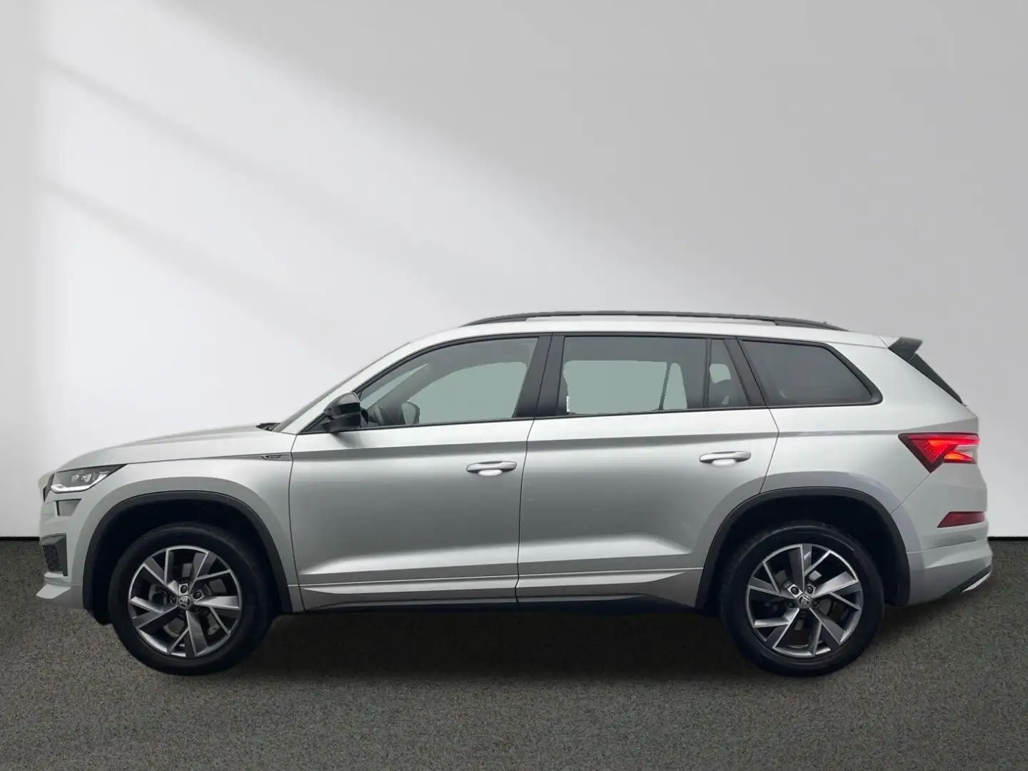 Skoda Kodiaq Sportline 2.0 TDI 4x4 CarPlay Matrix AHK Silber - 2