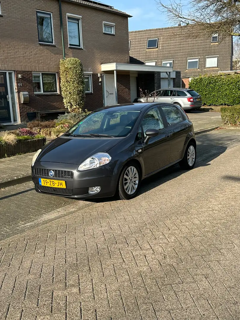 Fiat Punto 1.4-16V Emotion Grijs - 1
