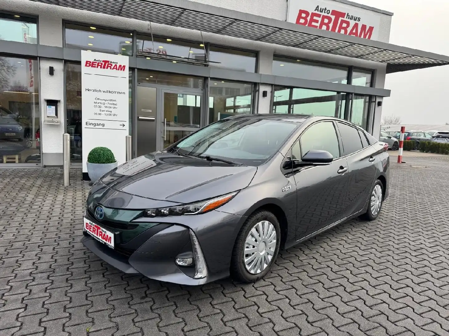 Toyota Prius Plug-in Hybrid Comfort Grau - 1
