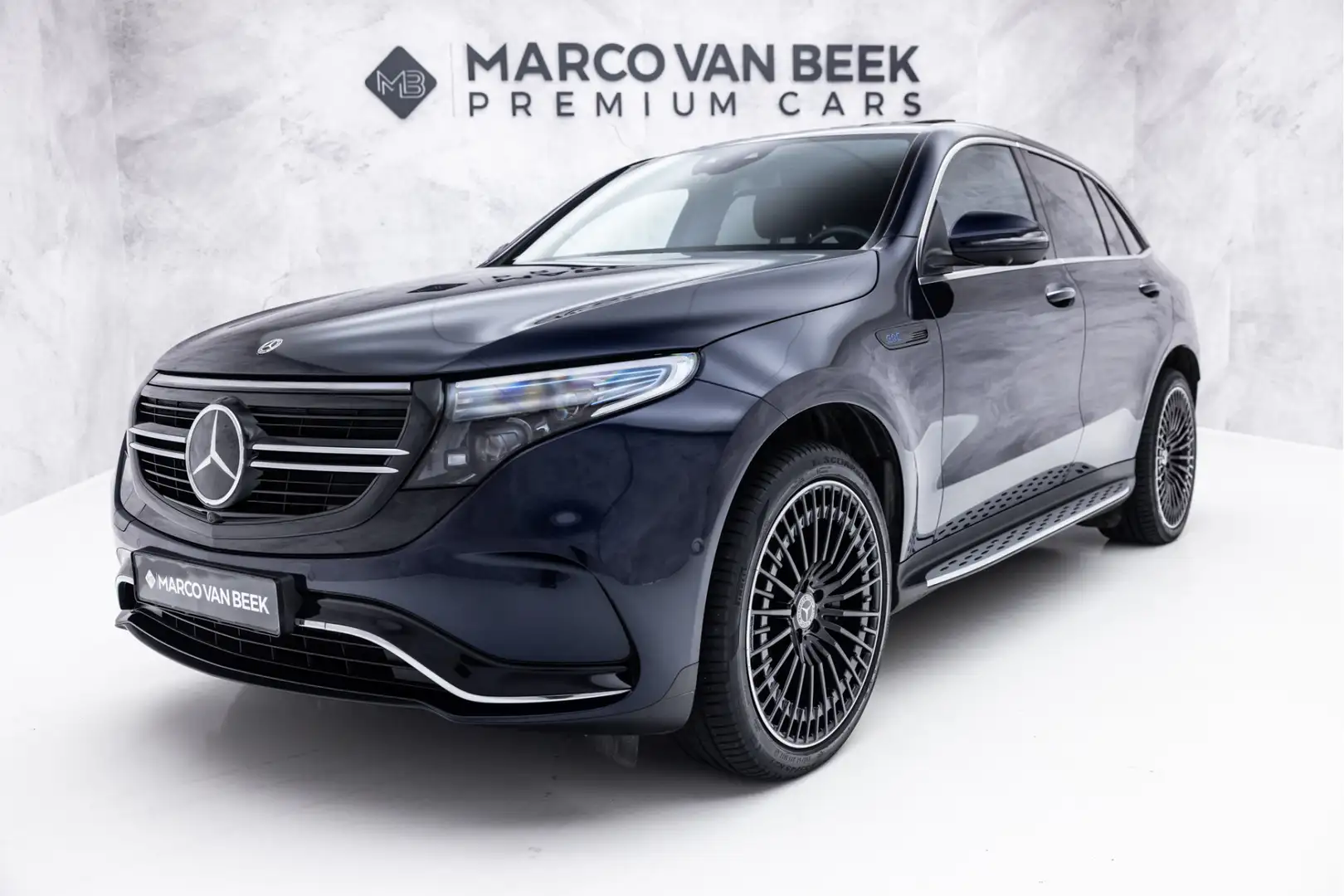 Mercedes-Benz EQC 400 4MATIC AMG Line | Schuifdak | Memory | 21" | Distr Blau - 1
