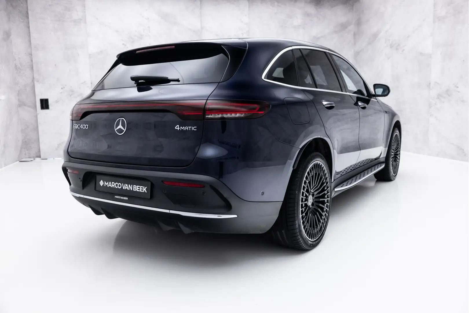 Mercedes-Benz EQC 400 4MATIC AMG Line | Schuifdak | Memory | 21" | Distr Blau - 2