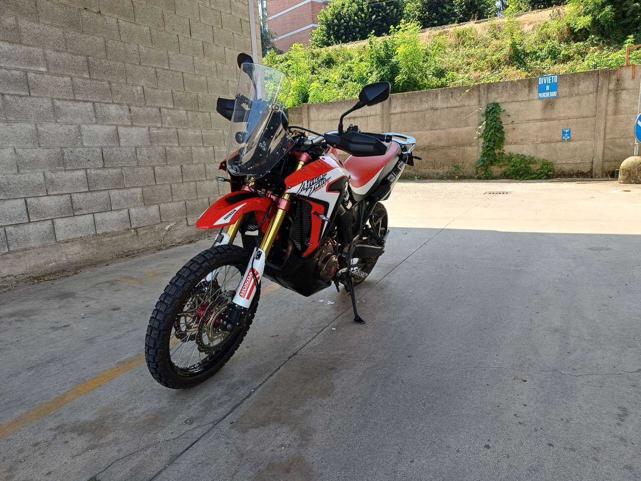 Honda CRF 1000 L Africa Twin Rally 001/100